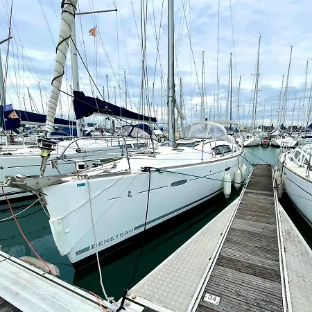 Experience Maritime Sur Un Voilier A * Λα Ροσέλ